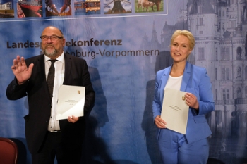 Ministerpräsidentin Manuela Schwesig und der stellvertretende Ministerpräsident Harry Glawe in der Landespressekonferenz